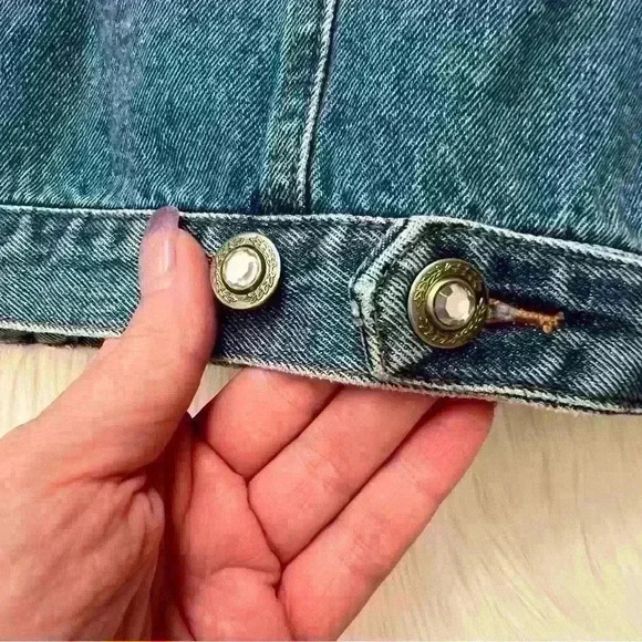 Fore Warned 90’s Denim Vest Crystal Buttons Medium - Picture 4 of 6